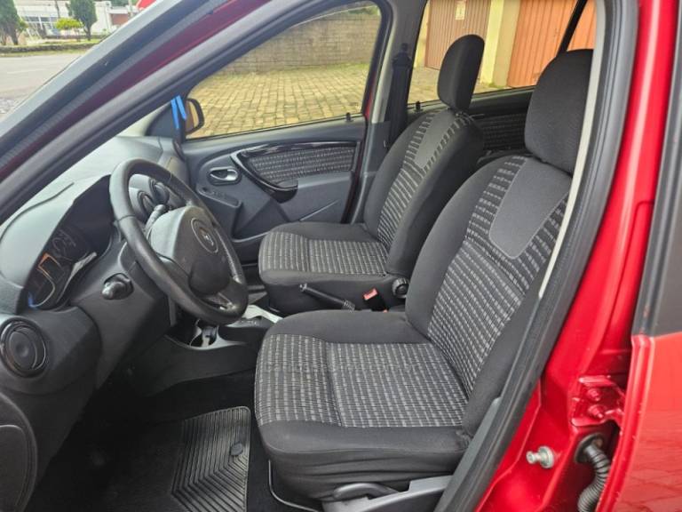 RENAULT - SANDERO - 2014/2014 - Vermelha - R$ 38.900,00