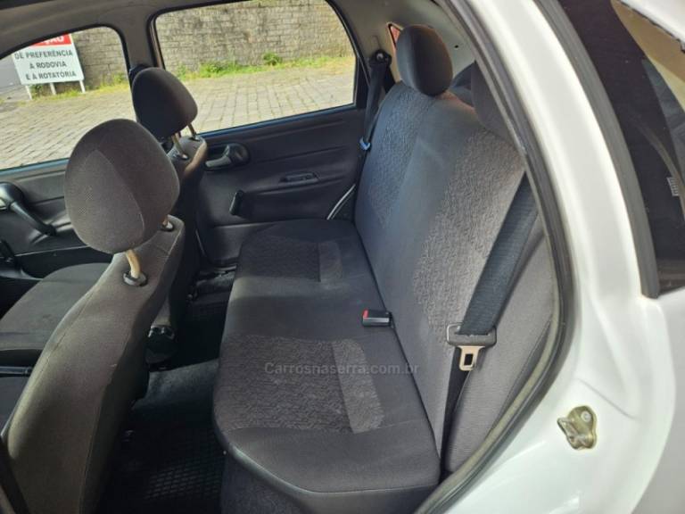 CHEVROLET - CLASSIC - 2006/2007 - Branca - R$ 19.500,00