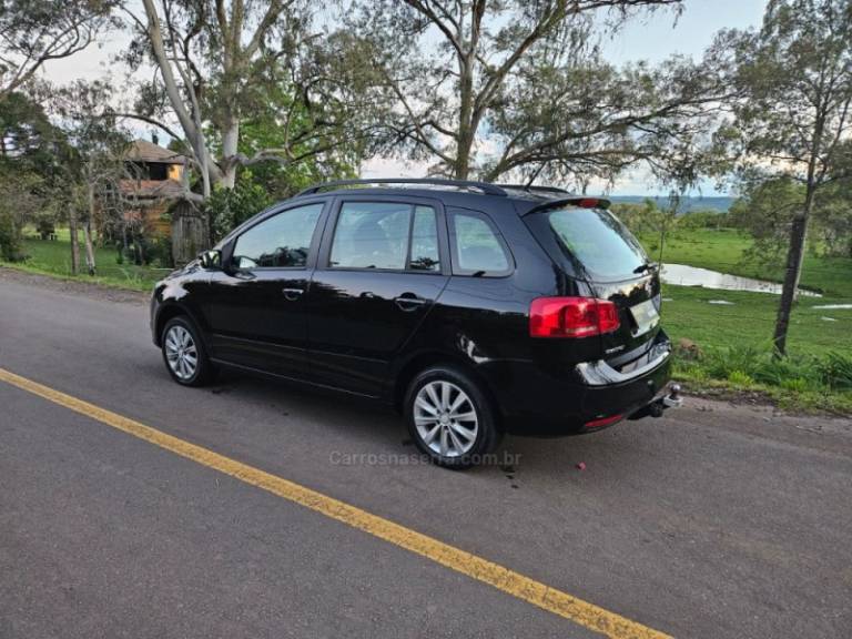 VOLKSWAGEN - SPACEFOX - 2010/2011 - Preta - R$ 36.900,00