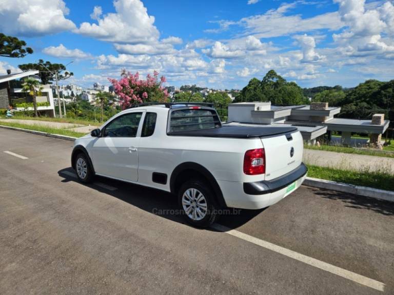 VOLKSWAGEN - SAVEIRO - 2014/2015 - Branca - R$ 49.900,00