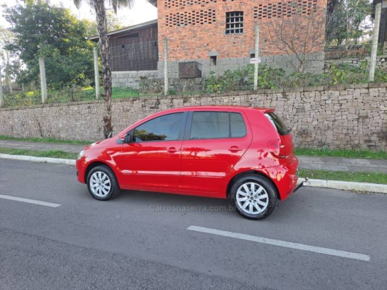 VOLKSWAGEN - FOX - 2012/2013 - Vermelha - R$ 33.900,00