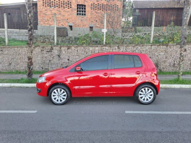 VOLKSWAGEN - FOX - 2012/2013 - Vermelha - R$ 33.900,00