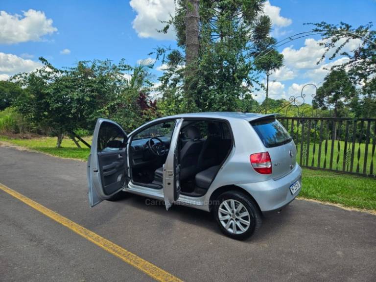 VOLKSWAGEN - FOX - 2008/2009 - Prata - R$ 26.500,00