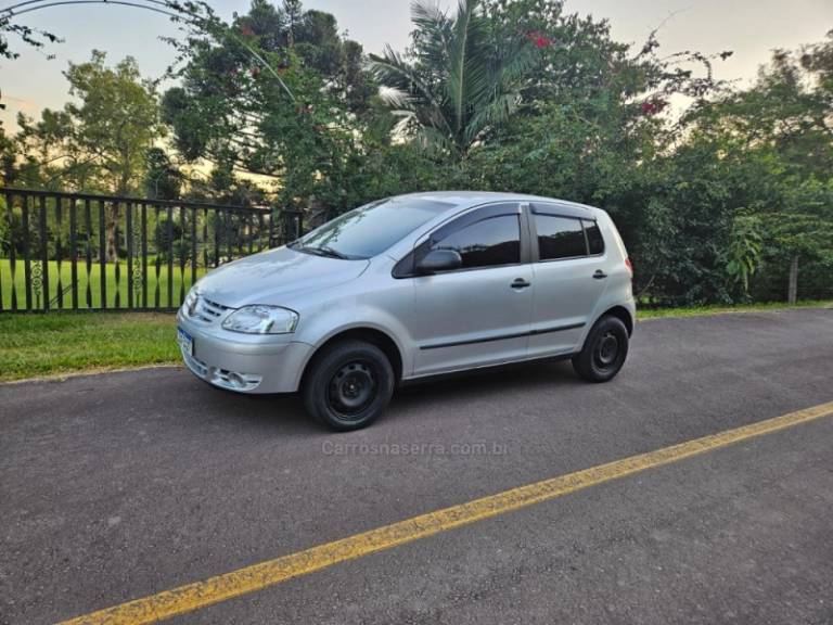 VOLKSWAGEN - FOX - 2004/2005 - Prata - R$ 22.500,00