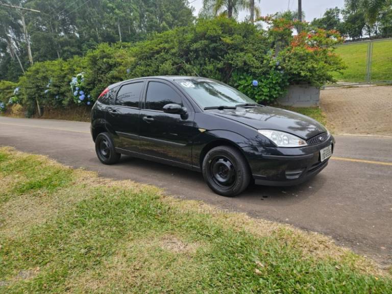 FORD - FOCUS - 2007/2008 - Preta - R$ 27.500,00