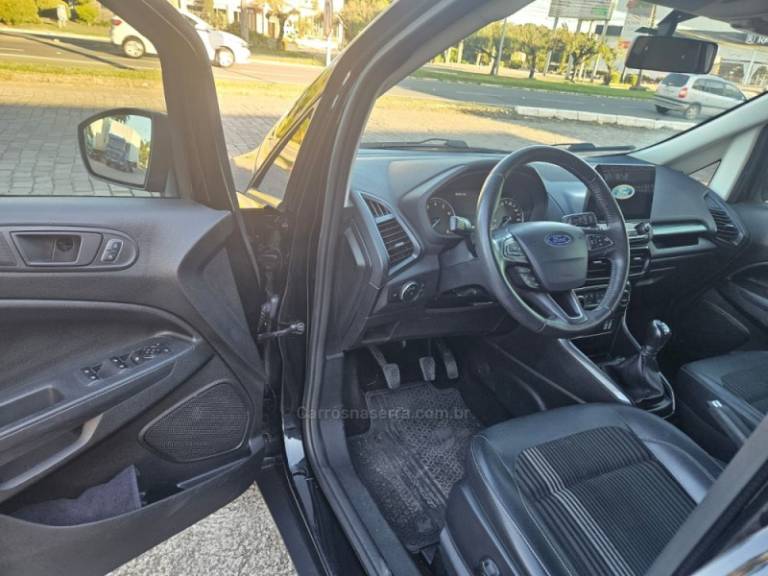 FORD - ECOSPORT - 2017/2018 - Preta - R$ 68.500,00