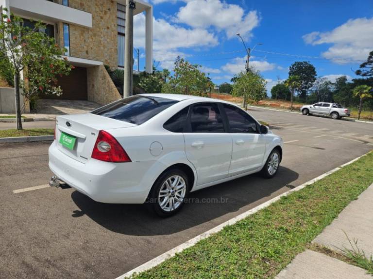 FORD - FOCUS - 2013/2013 - Branca - R$ 43.900,00