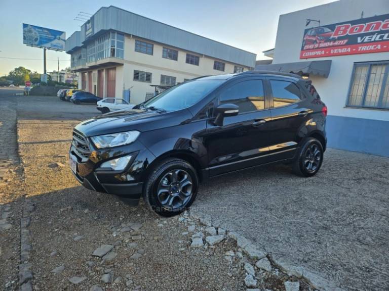 FORD - ECOSPORT - 2017/2018 - Preta - R$ 68.500,00