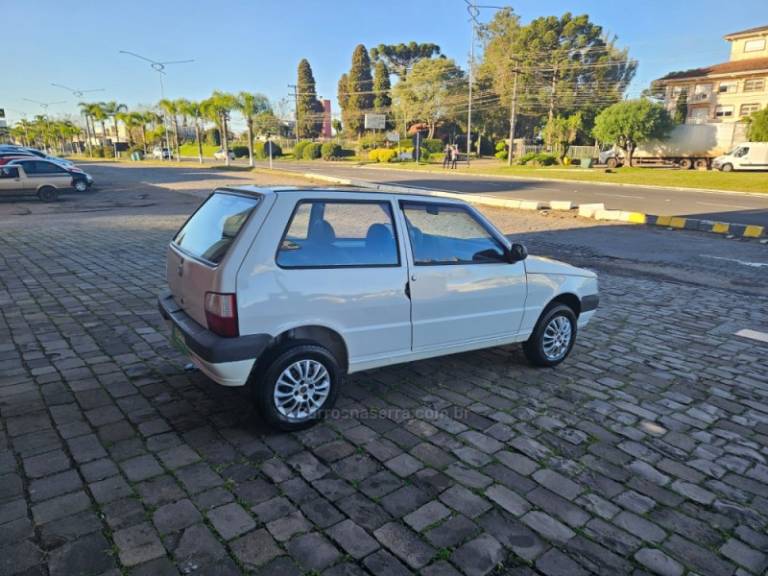 FIAT - UNO - 2011/2012 - Branca - R$ 22.500,00
