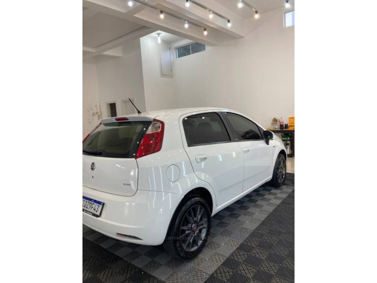 FIAT - PUNTO - 2011/2012 - Branca - R$ 36.500,00