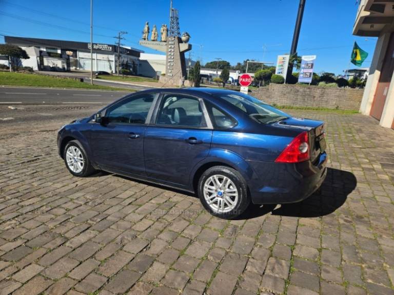 FORD - FOCUS - 2011/2012 - Azul - R$ 39.900,00
