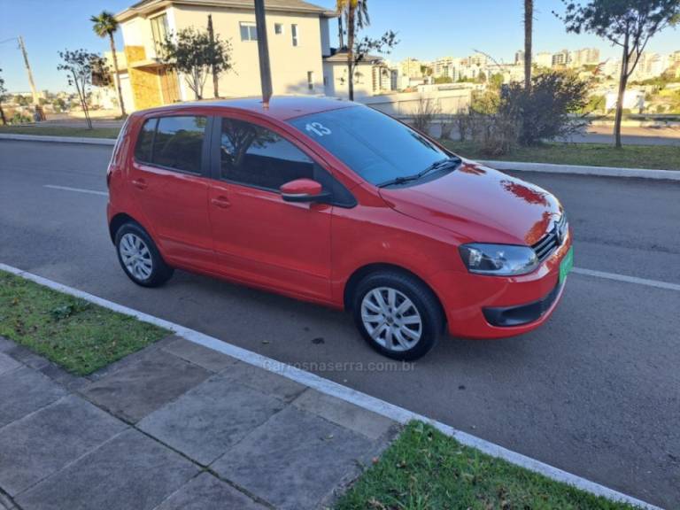 VOLKSWAGEN - FOX - 2012/2013 - Vermelha - R$ 33.900,00