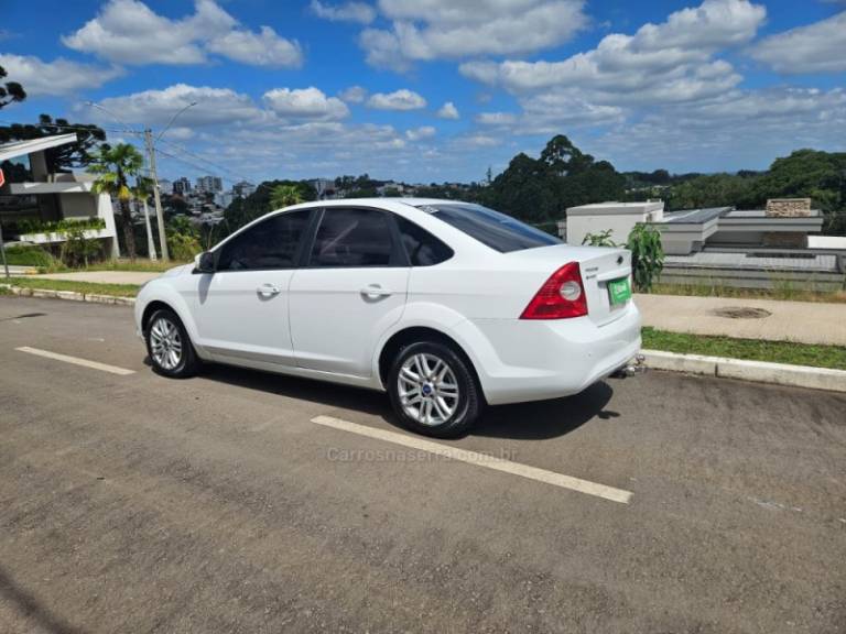 FORD - FOCUS - 2013/2013 - Branca - R$ 43.900,00