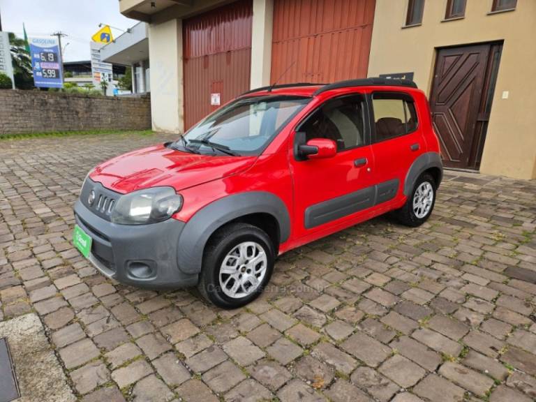 FIAT - UNO - 2012/2013 - Vermelha - R$ 33.800,00