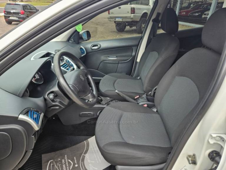 PEUGEOT - 207 - 2012/2013 - Branca - R$ 26.500,00