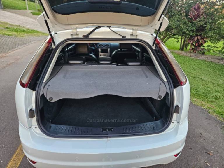 FORD - FOCUS - 2011/2011 - Branca - R$ 49.500,00