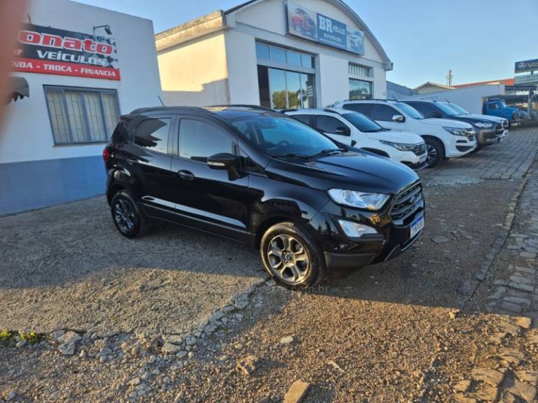 FORD - ECOSPORT - 2017/2018 - Preta - R$ 68.500,00