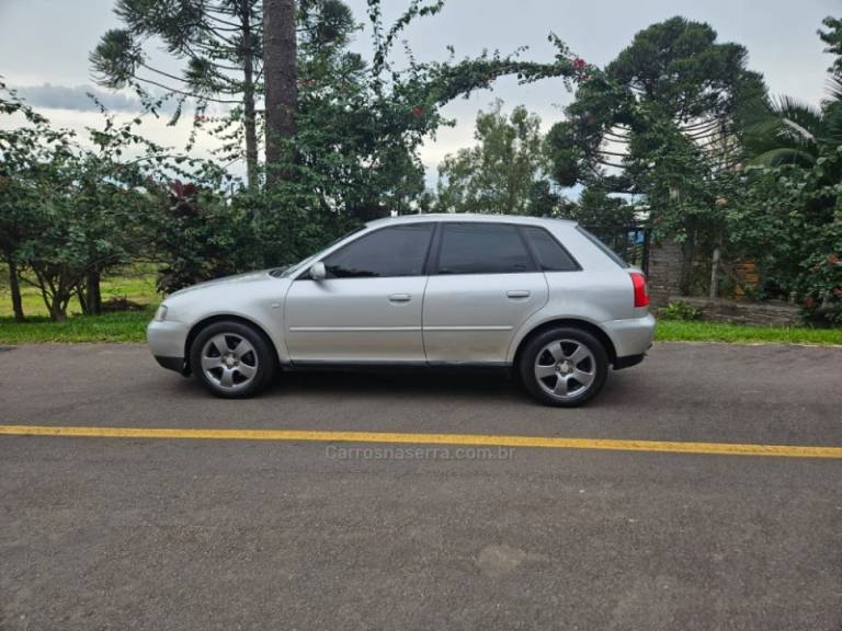 AUDI - A3 - 2003/2003 - Prata - R$ 26.900,00