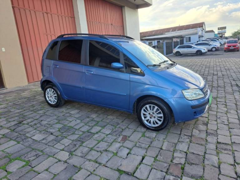 FIAT - IDEA - 2005/2006 - Azul - R$ 24.500,00
