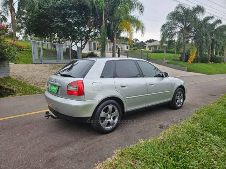 AUDI - A3 - 2003/2003 - Prata - R$ 26.900,00