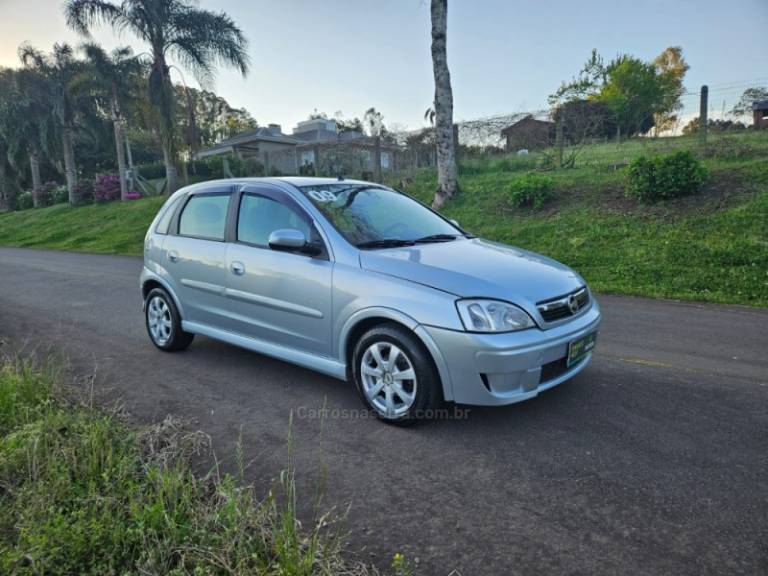 CHEVROLET - CORSA - 2009/2009 - Prata - R$ 29.500,00