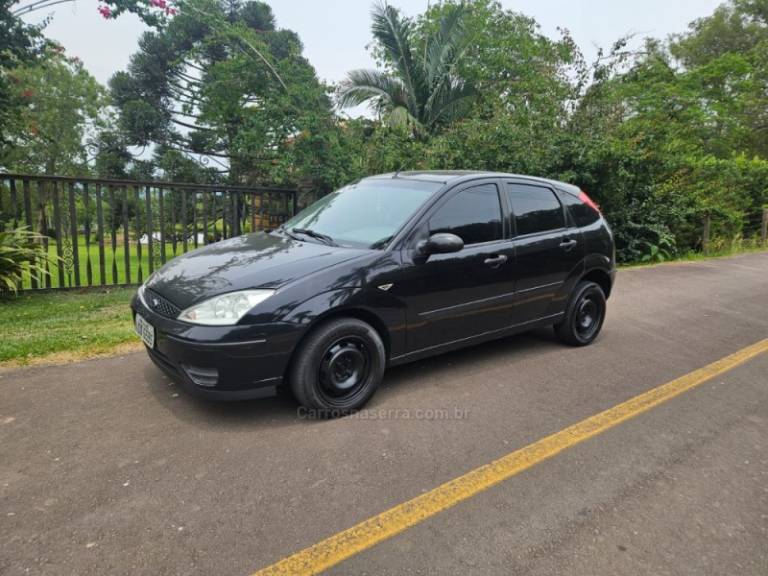FORD - FOCUS - 2007/2008 - Preta - R$ 27.500,00