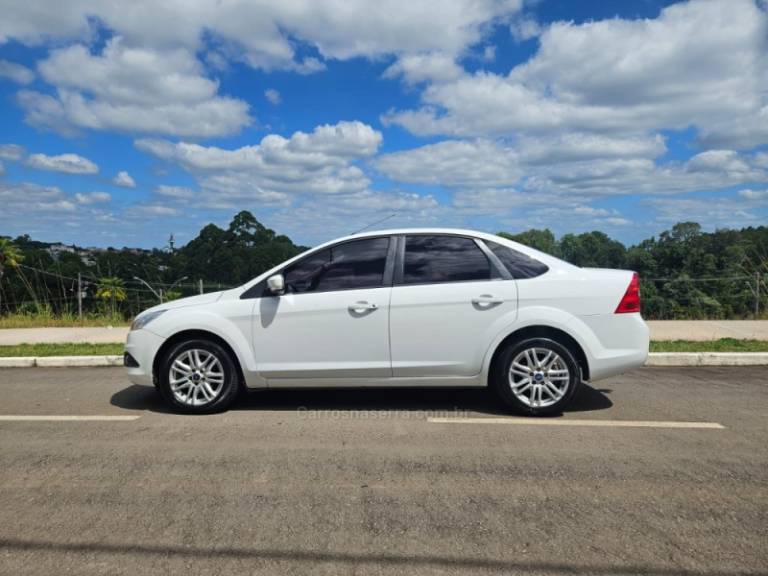 FORD - FOCUS - 2013/2013 - Branca - R$ 43.900,00