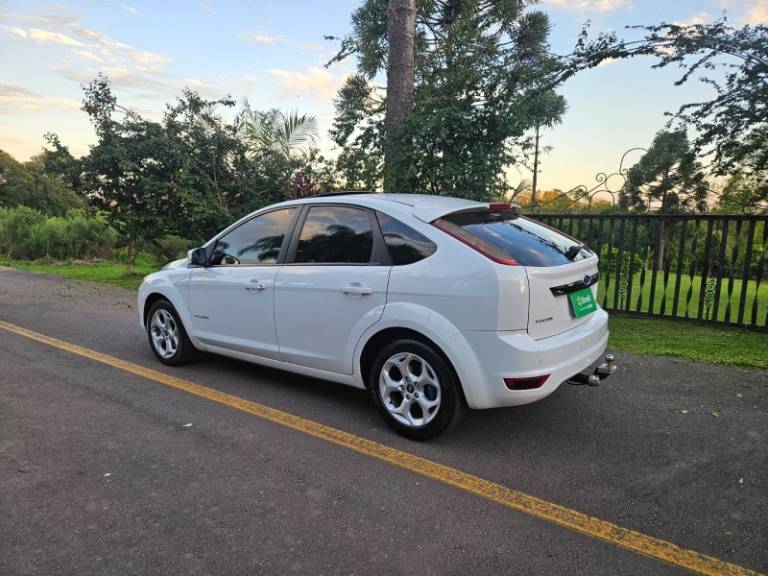 FORD - FOCUS - 2011/2011 - Branca - R$ 49.500,00
