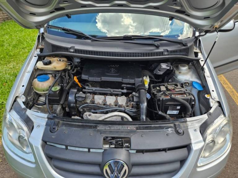 VOLKSWAGEN - FOX - 2004/2005 - Prata - R$ 22.500,00