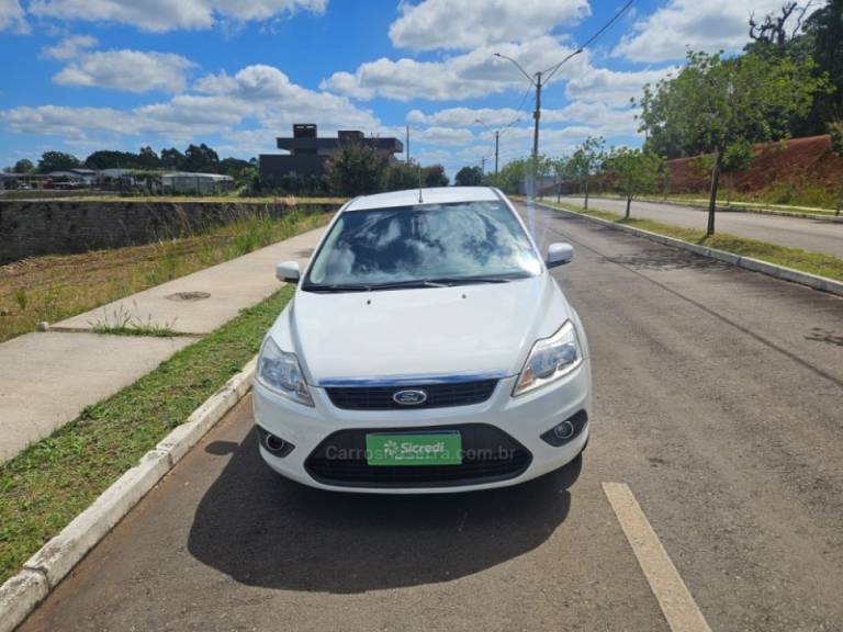 FORD - FOCUS - 2013/2013 - Branca - R$ 43.900,00