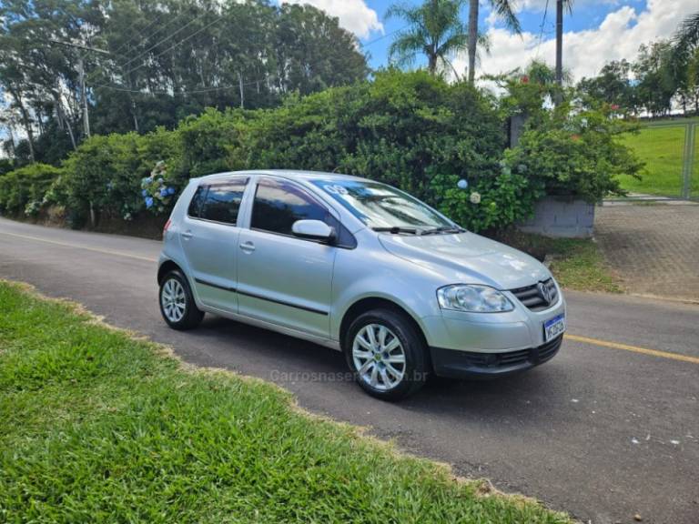 VOLKSWAGEN - FOX - 2004/2005 - Prata - R$ 22.500,00