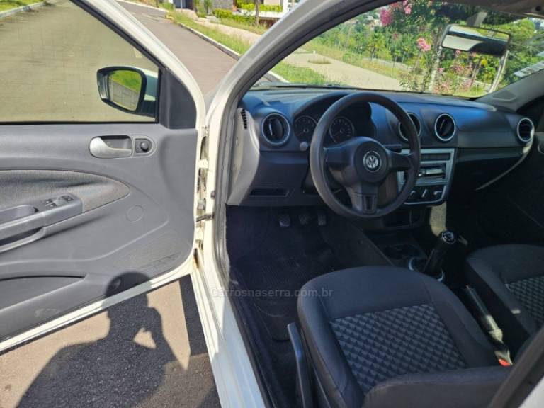 VOLKSWAGEN - SAVEIRO - 2014/2015 - Branca - R$ 49.900,00