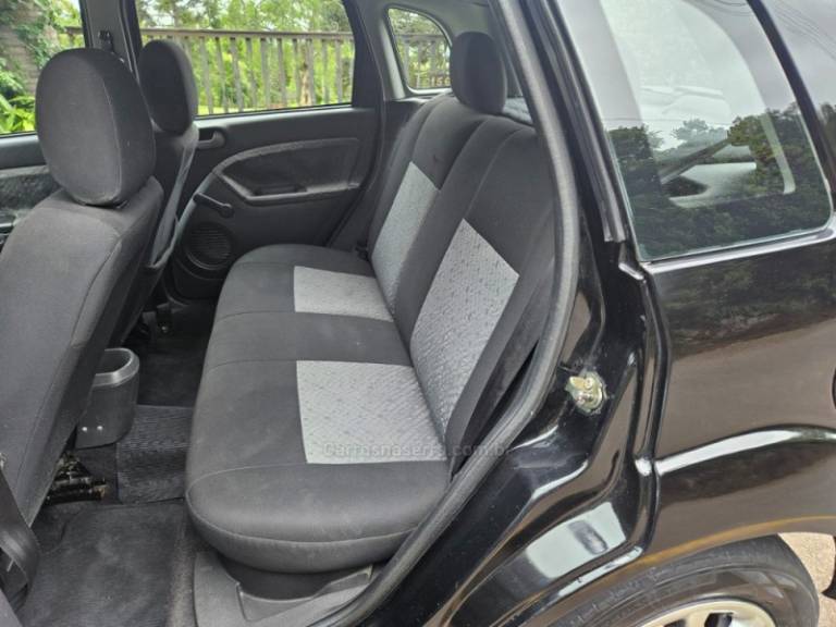 FORD - FIESTA - 2010/2011 - Preta - R$ 33.900,00