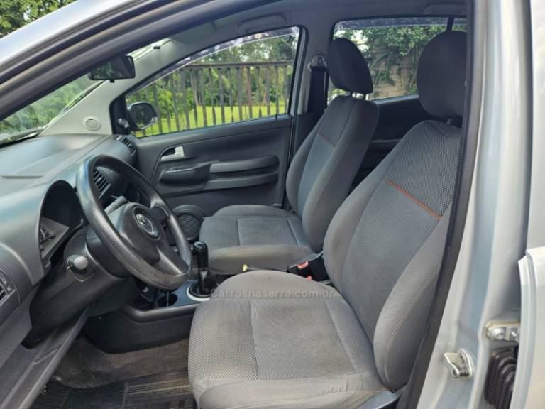 VOLKSWAGEN - FOX - 2008/2009 - Prata - R$ 26.500,00