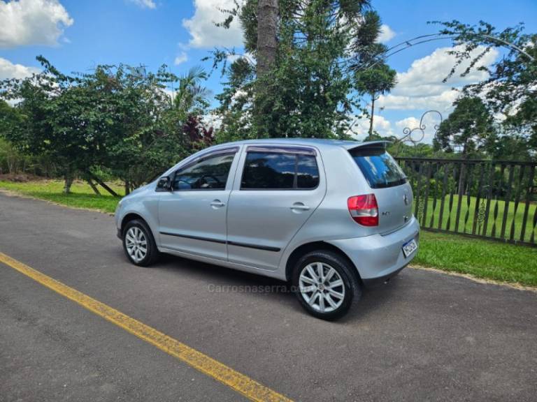 VOLKSWAGEN - FOX - 2004/2005 - Prata - R$ 22.500,00
