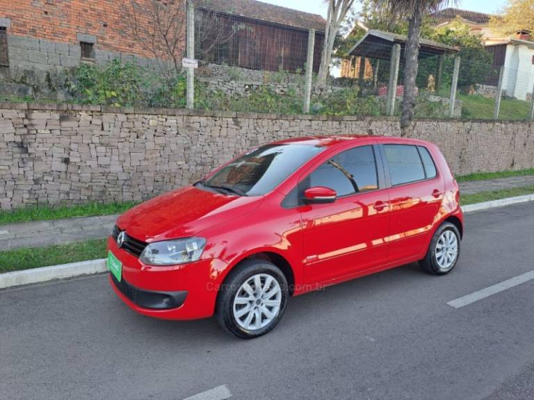 VOLKSWAGEN - FOX - 2012/2013 - Vermelha - R$ 33.900,00