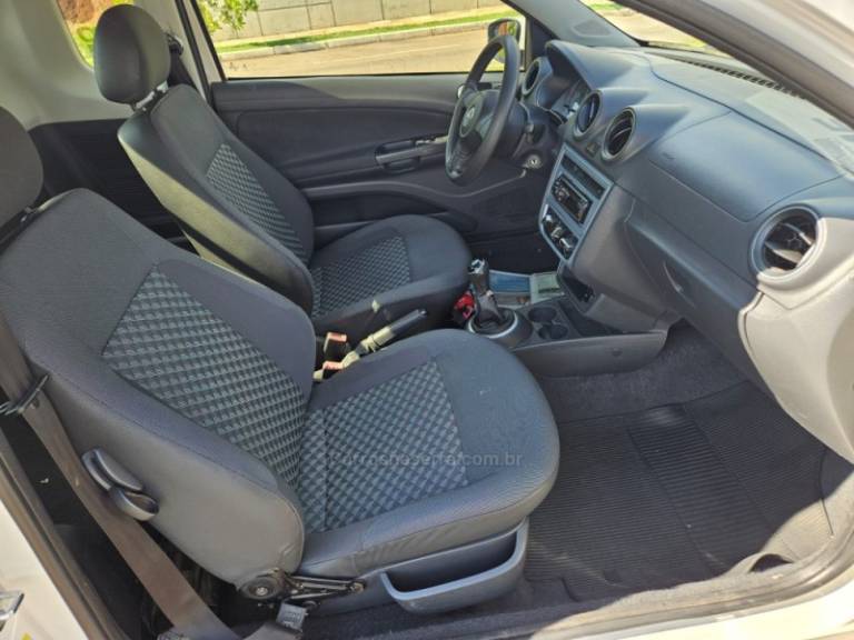 VOLKSWAGEN - SAVEIRO - 2014/2015 - Branca - R$ 49.900,00