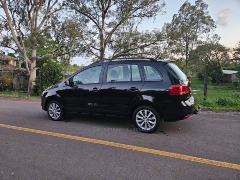 VOLKSWAGEN - SPACEFOX - 2010/2011 - Preta - R$ 36.900,00