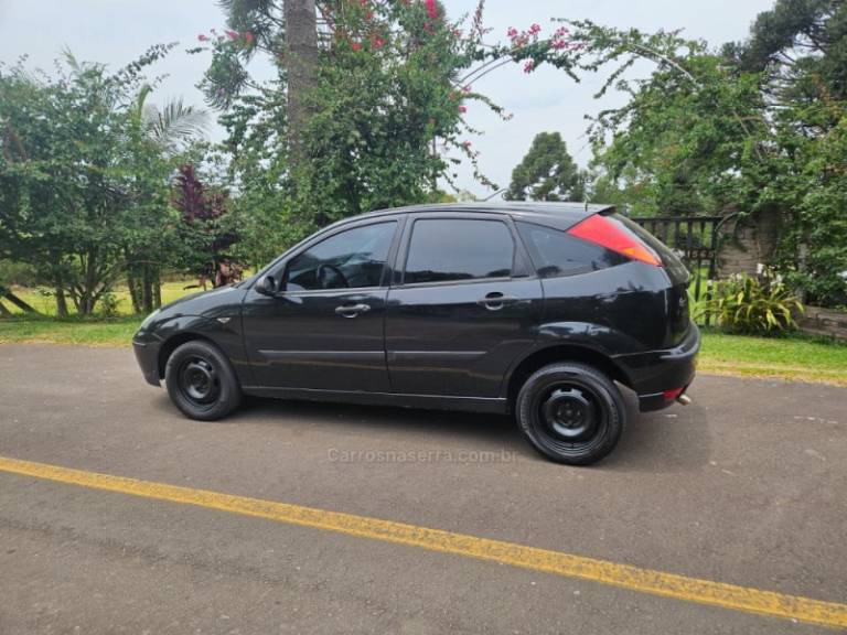 FORD - FOCUS - 2007/2008 - Preta - R$ 27.500,00