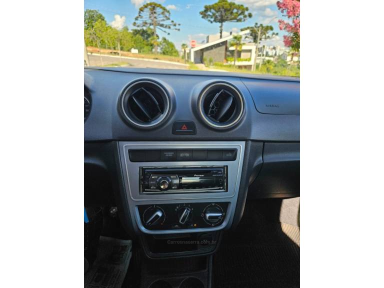 VOLKSWAGEN - SAVEIRO - 2014/2015 - Branca - R$ 49.900,00