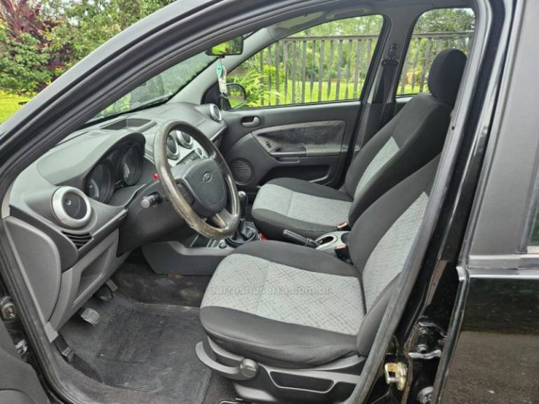 FORD - FIESTA - 2010/2011 - Preta - R$ 33.900,00