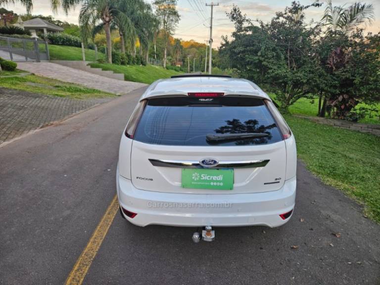 FORD - FOCUS - 2011/2011 - Branca - R$ 49.500,00