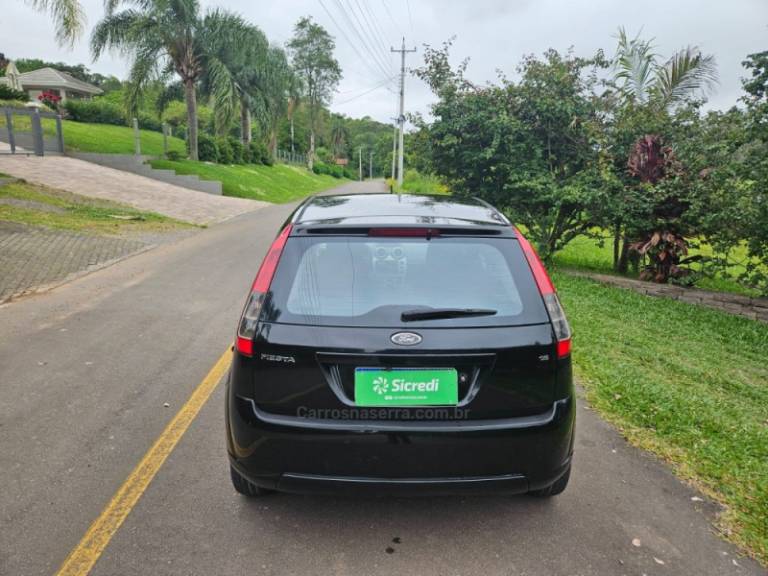 FORD - FIESTA - 2010/2011 - Preta - R$ 33.900,00