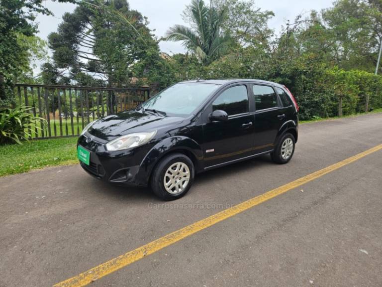FORD - FIESTA - 2010/2011 - Preta - R$ 33.900,00