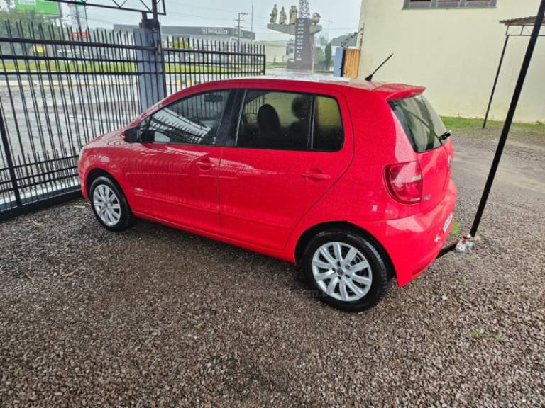 VOLKSWAGEN - FOX - 2012/2013 - Vermelha - R$ 34.900,00