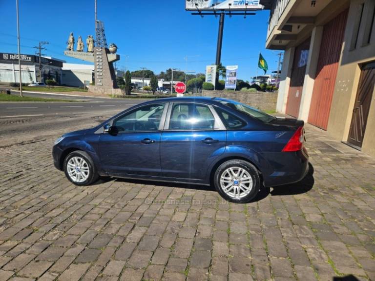 FORD - FOCUS - 2011/2012 - Azul - R$ 39.900,00
