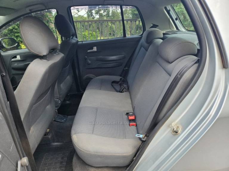 VOLKSWAGEN - FOX - 2004/2005 - Prata - R$ 22.500,00