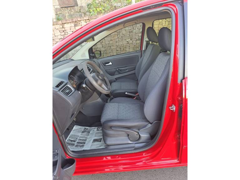 VOLKSWAGEN - FOX - 2012/2013 - Vermelha - R$ 33.900,00