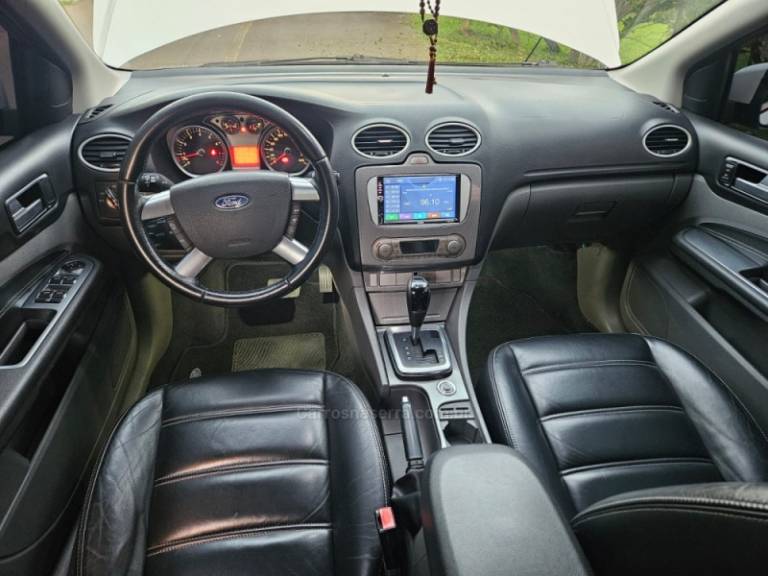FORD - FOCUS - 2011/2011 - Branca - R$ 49.500,00