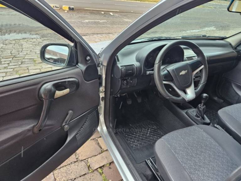 CHEVROLET - CORSA - 2006/2007 - Prata - R$ 20.500,00